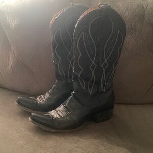 Black cowgirl boots